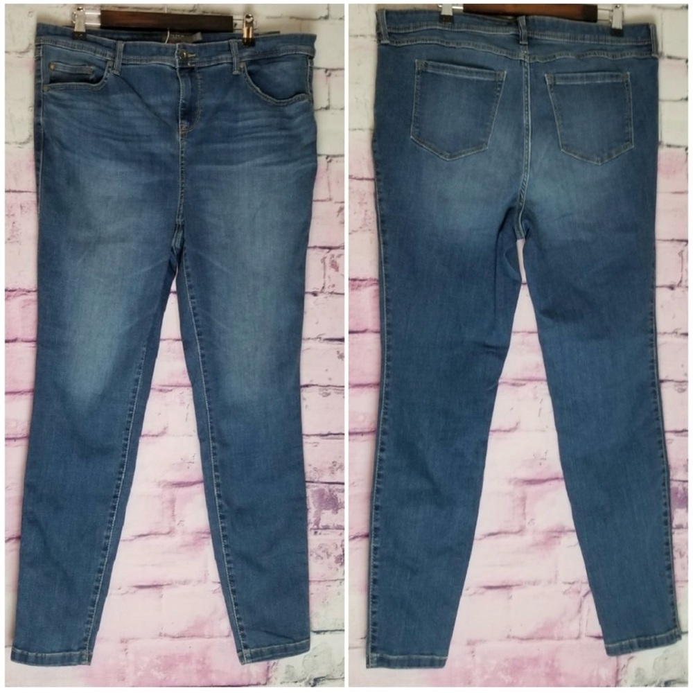 TORRID MIDFIT SUPER SKINNY SOFT JEANS (FIT LIKE 16 BUT LABELED 18 TALL)